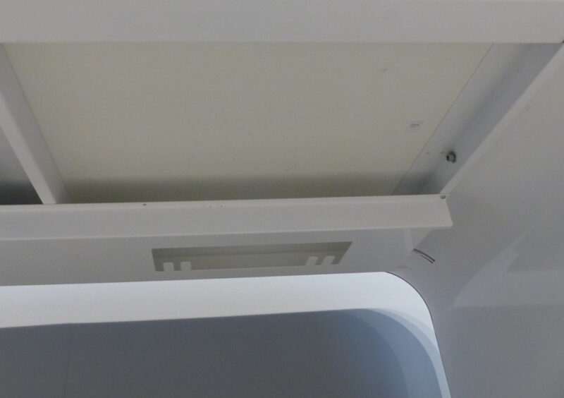 müller metall möbel outlet Highline Schreibtisch weiß mit Kabelkanal